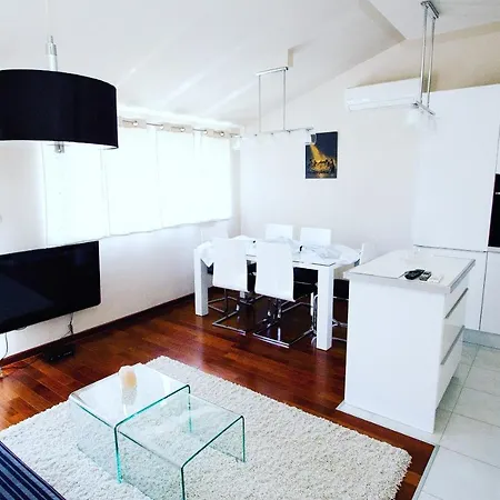 Deluxe Mandic Apartment Omis