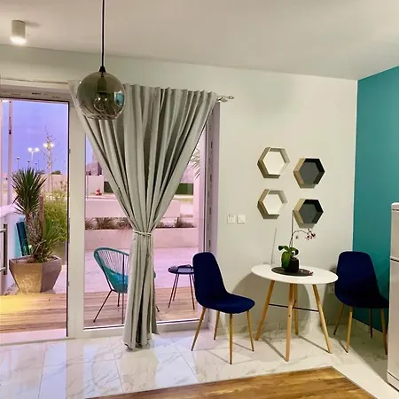 Deluxe Mandic Omis